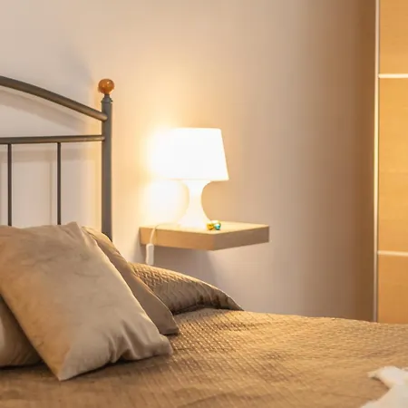 La Casa Di Lola Apartment *