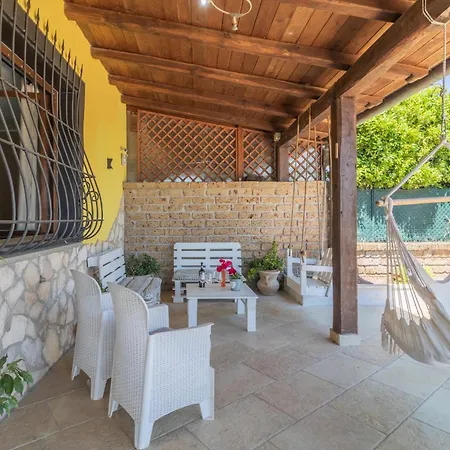 La Casa Di Lola Monterosi